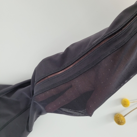 LULULEMON Hot to street mesh crop leggings… - Picture 4 of 8